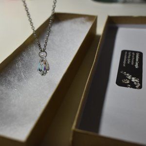 Silver chain with a crystal clair pendant